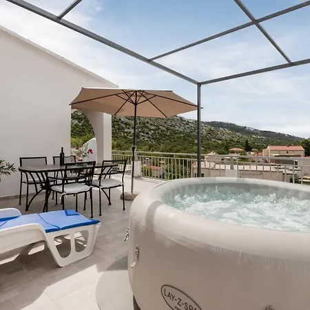 Horizonte With Jacuzzi Holiday home Gornja Brela