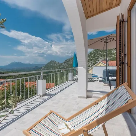 Holiday home Horizonte With Jacuzzi